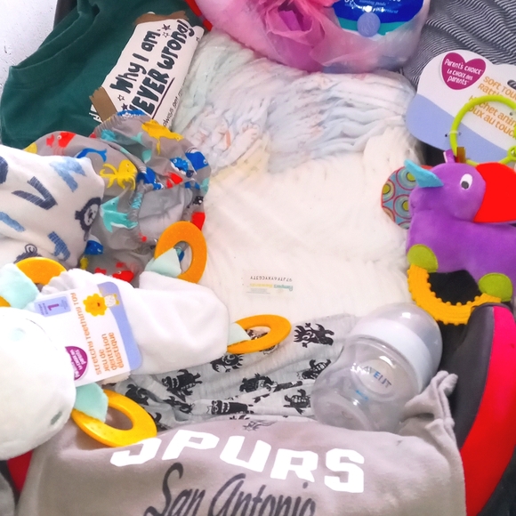 a baby boy bundle- Carseat,new toys,clothes,etc - Picture 9 of 11